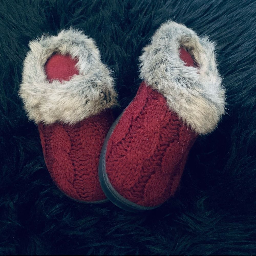 ULTRAIDEAS Maroon Cable Knit With Faux Fur Slippers Size 5/6 Small